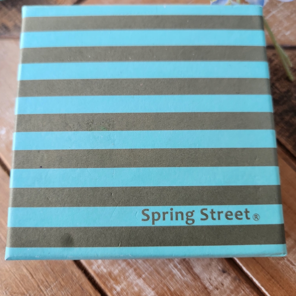 Spring Street Compact Mirror - Picture 2 of 6